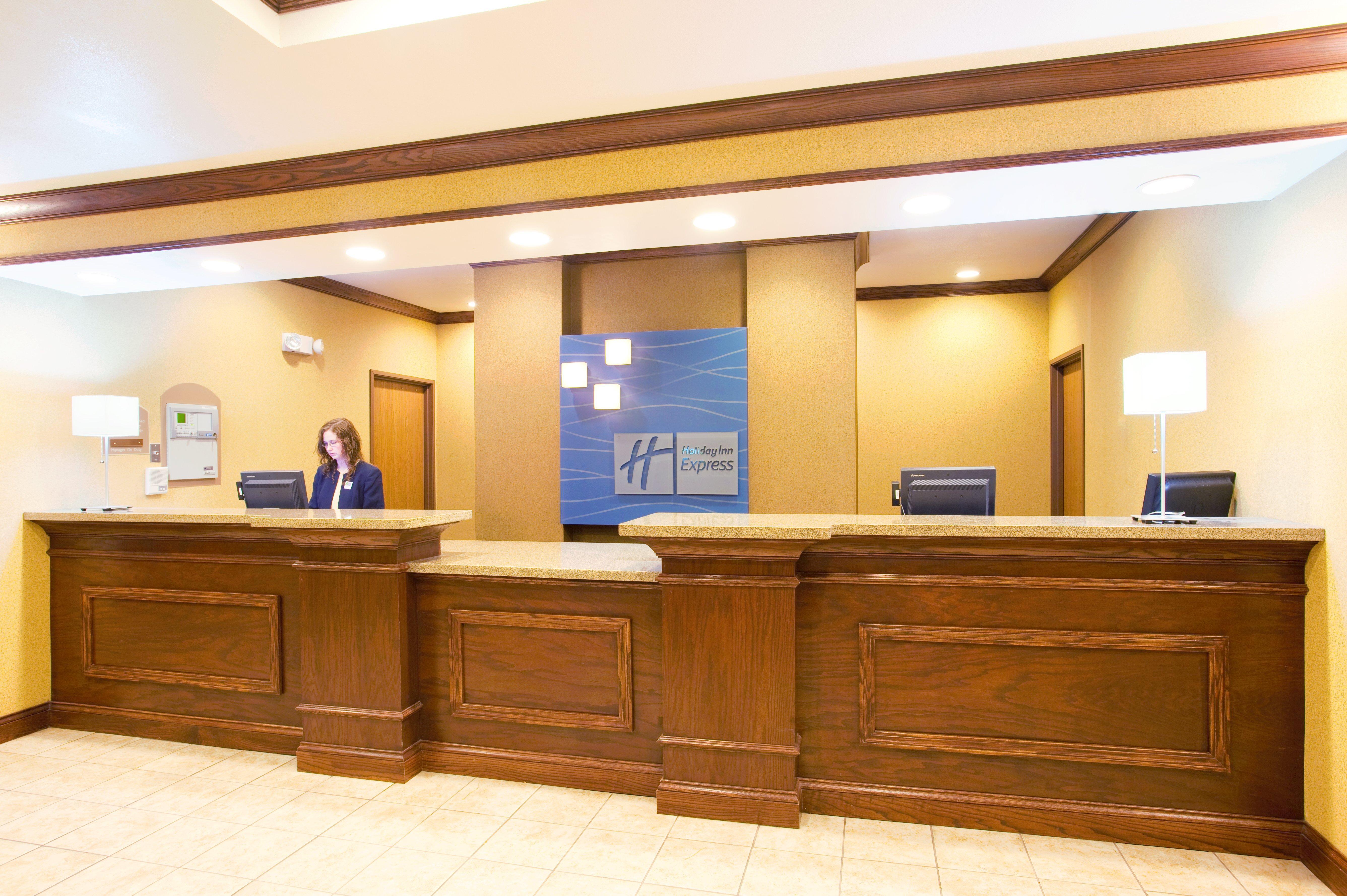 Holiday Inn Express Hotel & Suites Mattoon By Ihg Exterior foto
